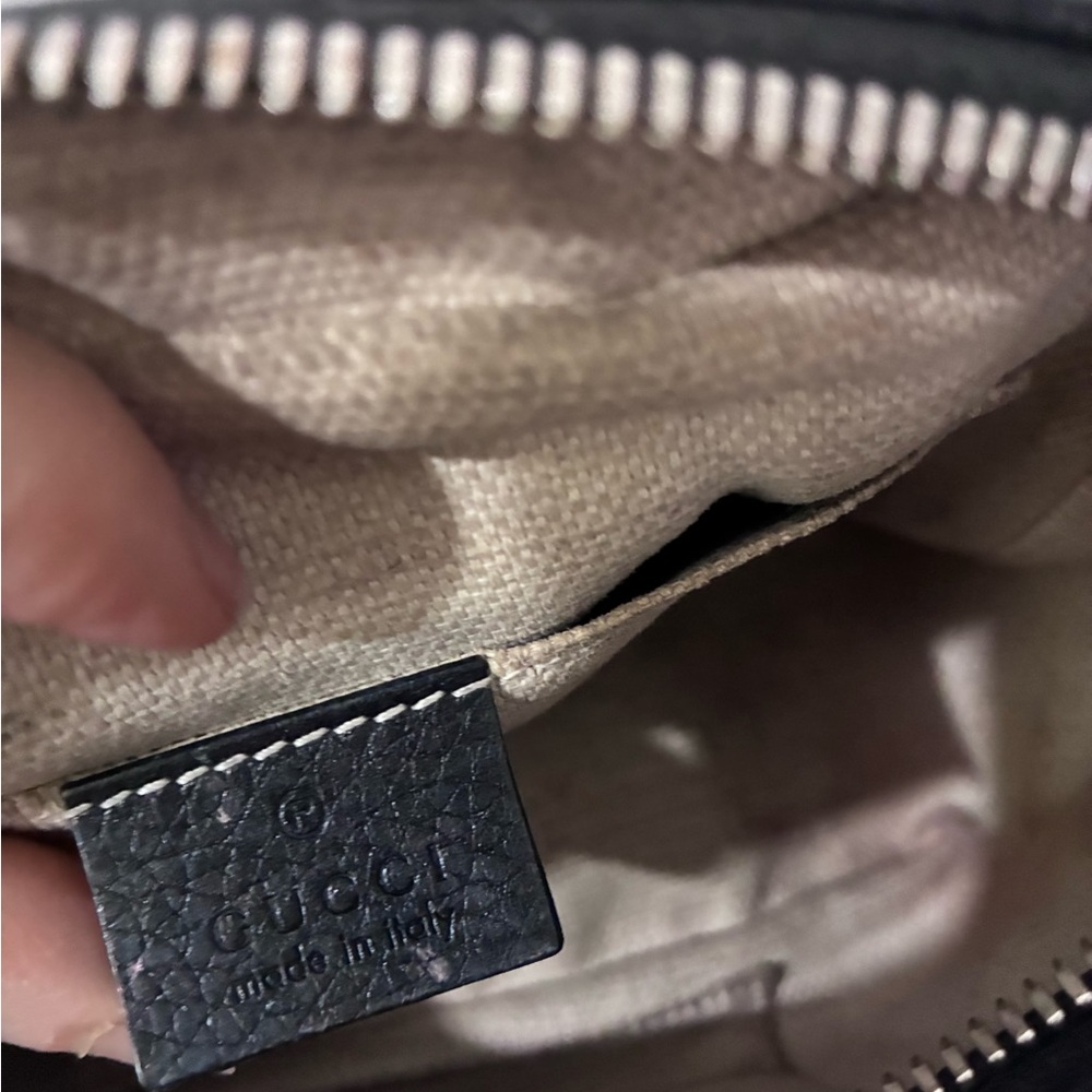 Gucci Black Pebbled Leather Crossbody Bag - Picture 5 of 8